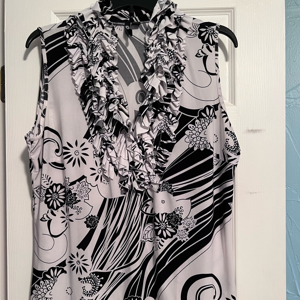 ‼️FINAL DROP‼️ Black & white ruffle tank by Milano in XL